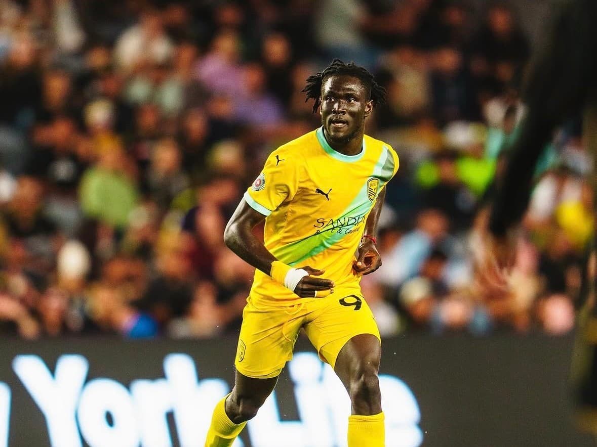 Houssou Landry in match action for New Mexico United